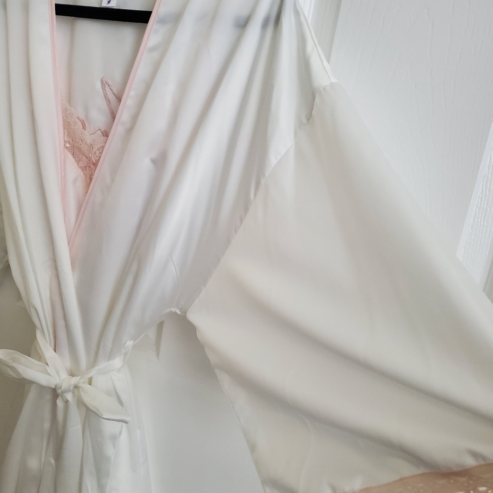 "Mrs." Bride Robe Set - Picture 6 of 16